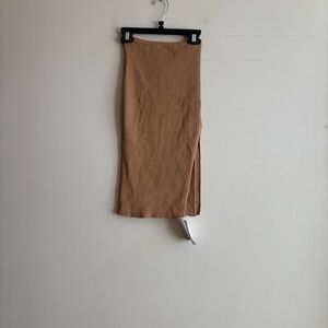 Topshop ribbed midi skirt in tan with a side slit. Size US 8-10